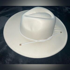 Creme white cover/hat/great for cowgirl outfits/ never worn/ see pics